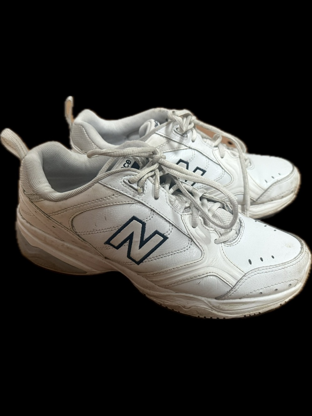 White New Balance 624 women’s sneakers